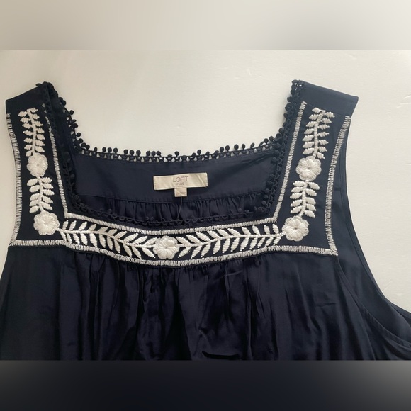 NWT Loft Plus Women’s Tank Top Navy Blue with White Embroidery size 24 - Picture 3 of 5
